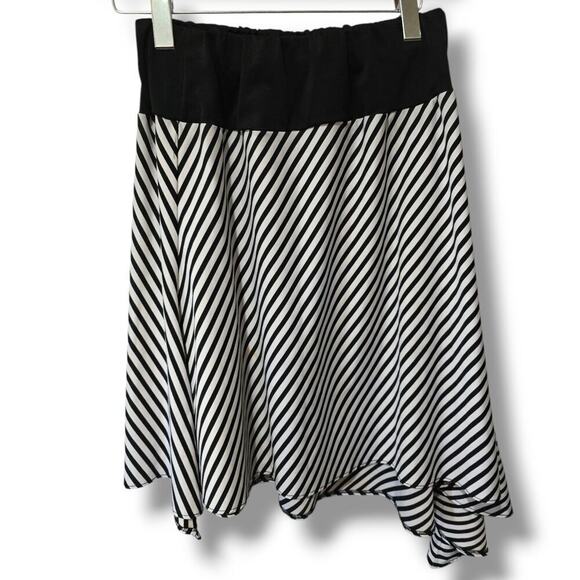 Larry Levine women's black and white pullover asymmetrical skirt - size 8 - Picture 1 of 7